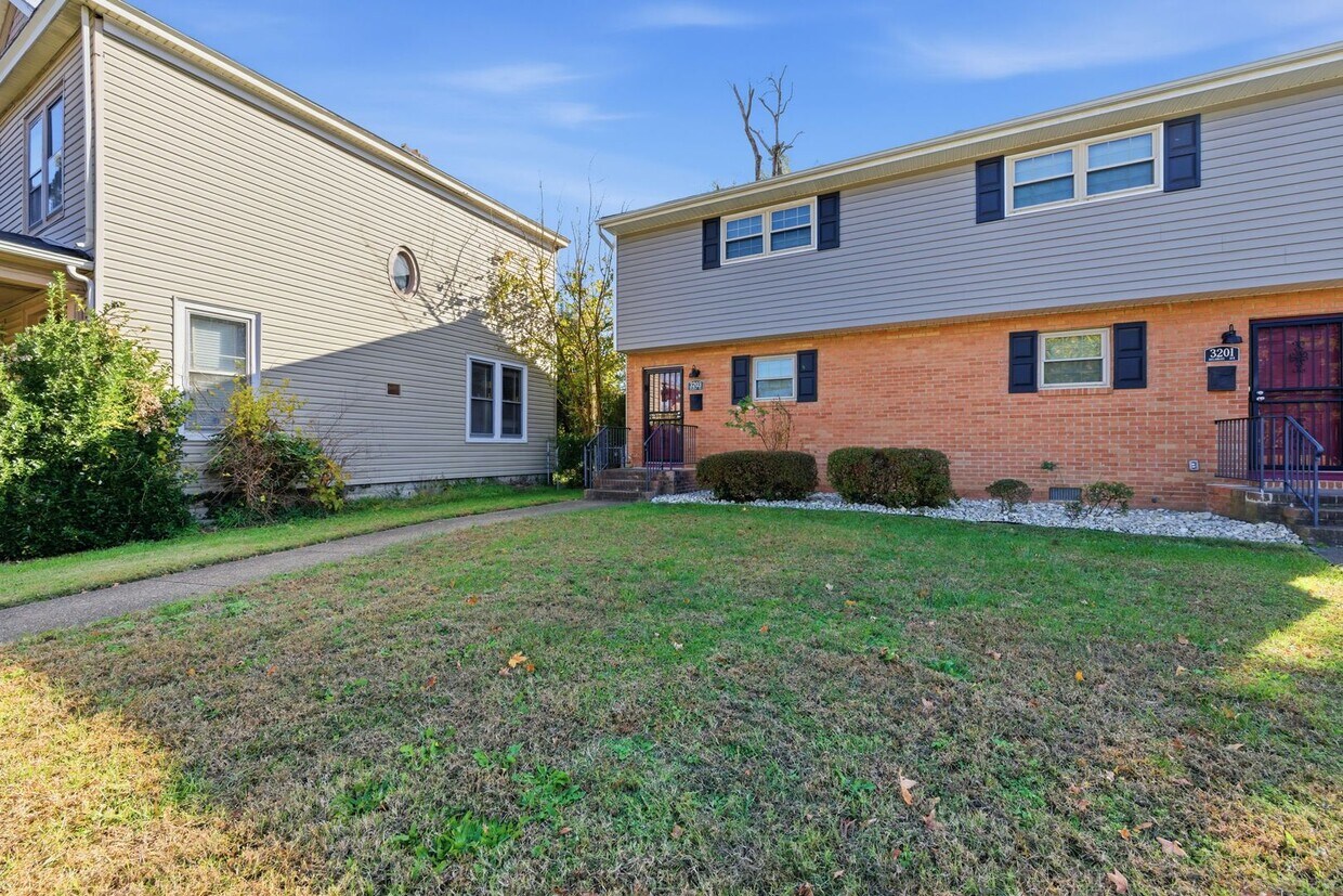 Primary Photo - Charming 2-Bedroom Home with Hardwood Floors in North Highland Park