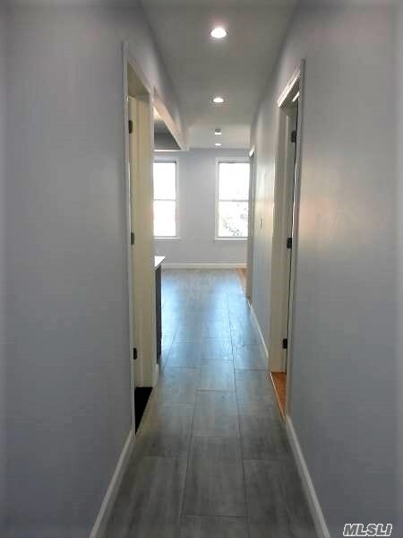 Foto del edificio - 66-76-76 Fresh Pond Rd