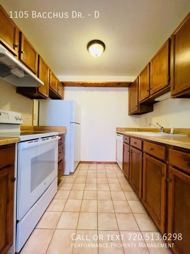 Building Photo - 1105 Bacchus Dr