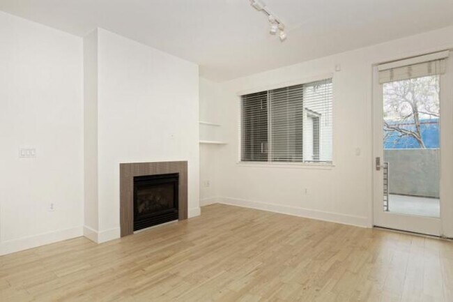 Building Photo - 1 bedroom in Oakland CA 94612
