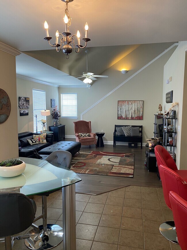 Foto del edificio - 4441 Burbank Dr