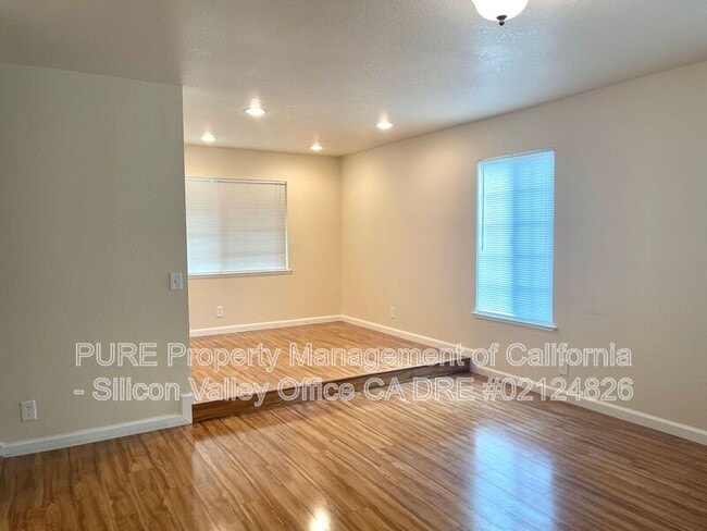 Building Photo - 6361 Pearlroth Dr