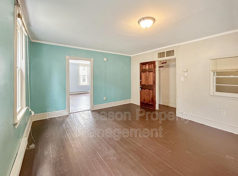 Primary Photo - 116-118 Elm St