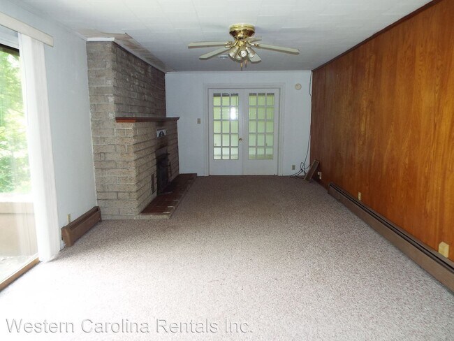 Building Photo - 4 br, 2 bath House - 960 East Main St.