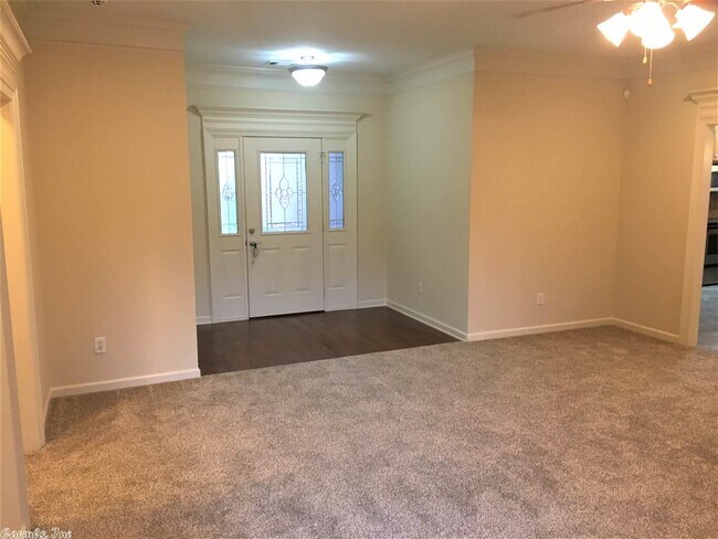 Building Photo - 62 Woodridge Dr