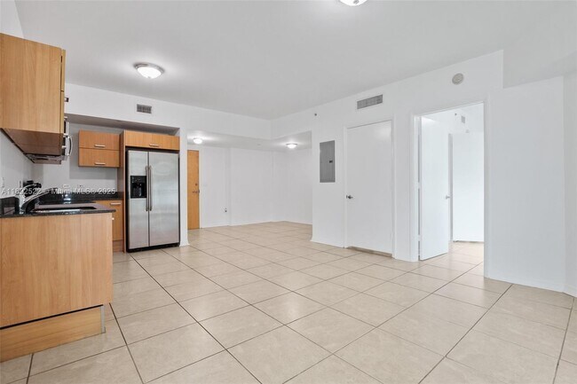 Building Photo - 350 S Miami Ave
