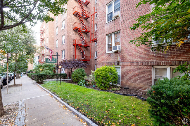 Building Photo - The Boulevard Apartments