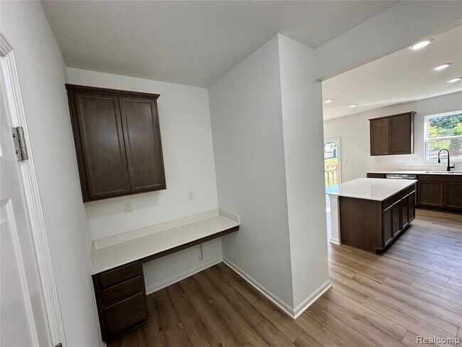 Building Photo - 4881 Marquette Dr