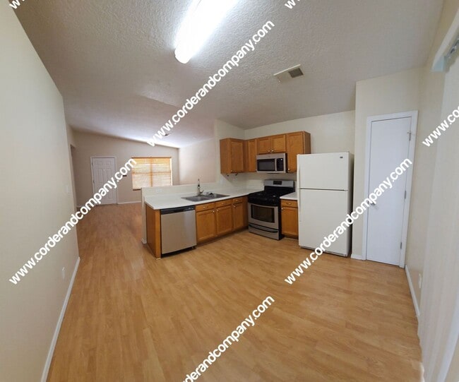 Building Photo - COMING SOON! Nice 3 Bedroom, 1.5 Bathroom, 2 Car Garage and 1,070 Sq Ft. Home.