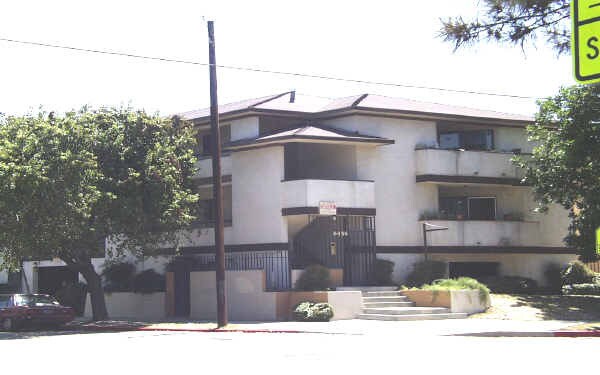 Building Photo - 6456 Hazeltine Ave