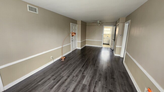 Foto del edificio - 1283 Devon Ave