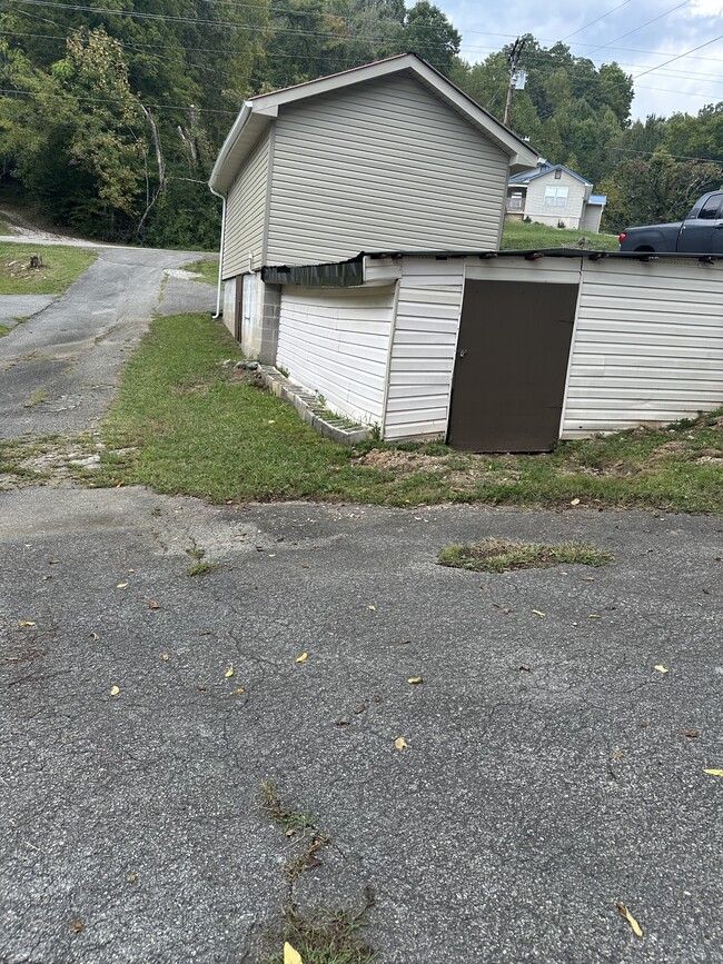 Building Photo - 102 Lawson Ln