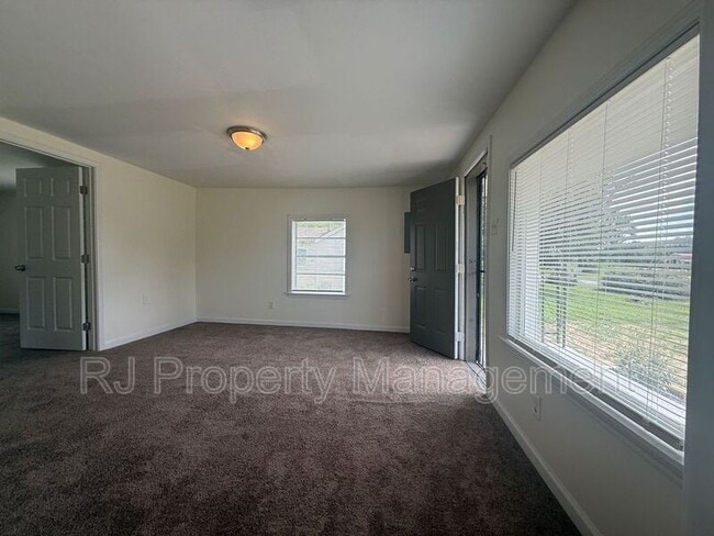Foto del edificio - 3742 Berry Ln