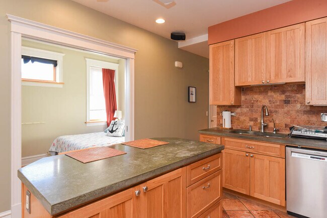 Foto del edificio - 3323 N Whipple St