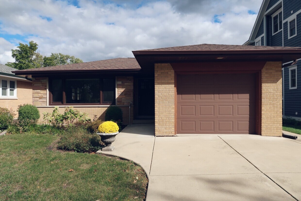 5233 Woodland Ave, Western Springs, IL 60558 House Rental in Western