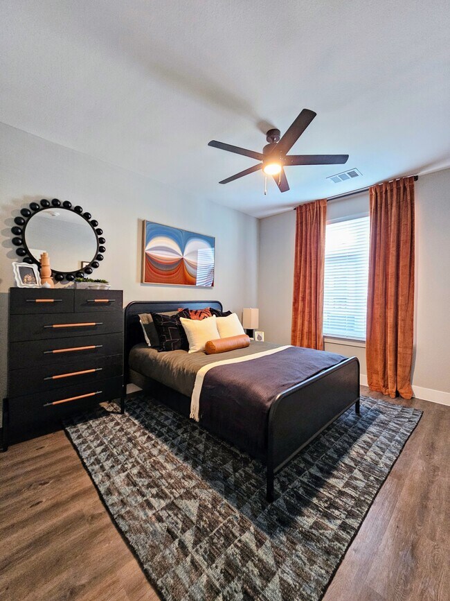 Foto del edificio - 13000 Harris Ridge Blvd