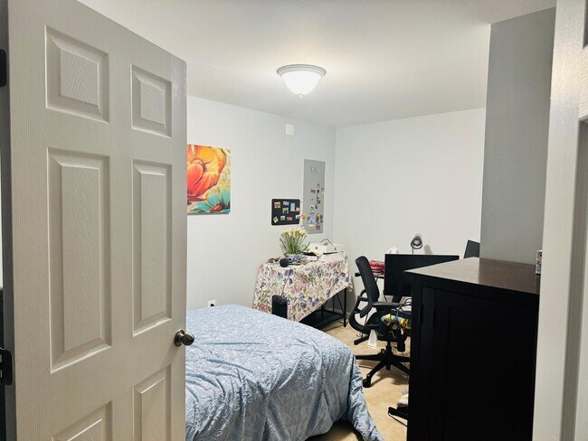 Foto del edificio - 9094 Dawkins Dr