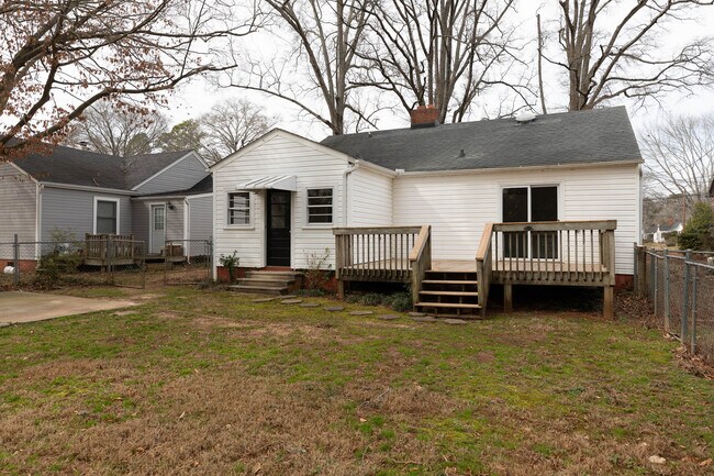 Building Photo - 992 Beverly Dr