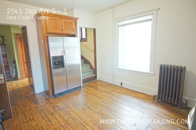 Building Photo - Remodeled Kitchen - LARGE Bedrooms - 2 Ful...