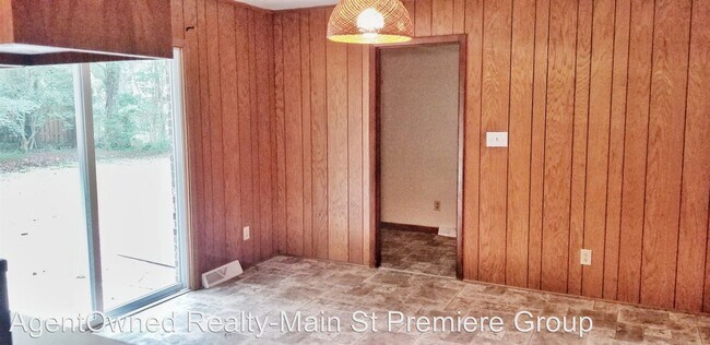 Foto del edificio - 3 br, 2 bath House - 304 Corey Blvd