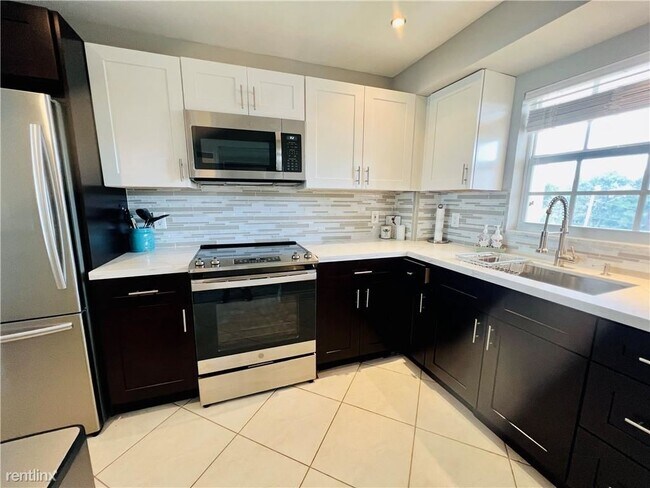 Foto del edificio - 2 br, 2 bath Condo - 140 NE 28th Ave Apt 307