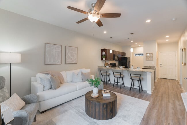 Foto del edificio - Regency Gardens