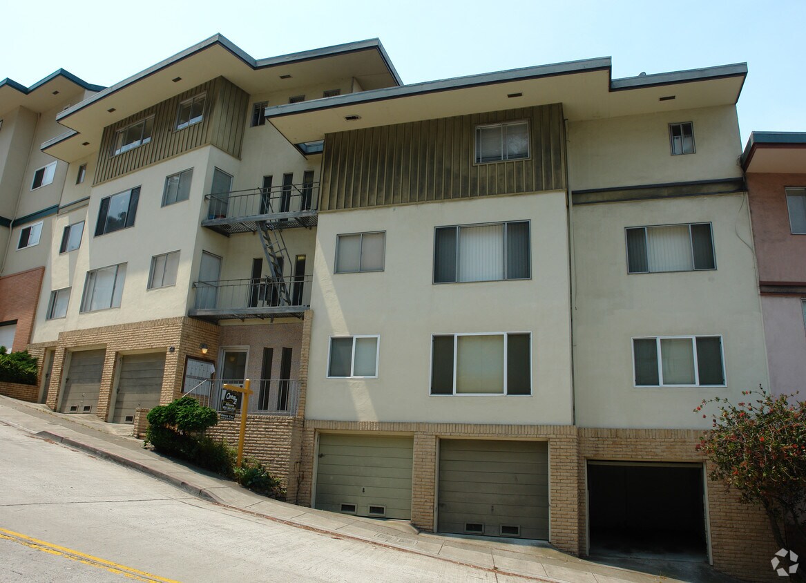 Building Photo - 475 Warren Dr