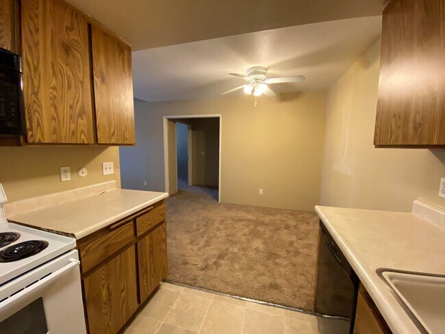 Foto del edificio - 10232 Black Mountain Rd