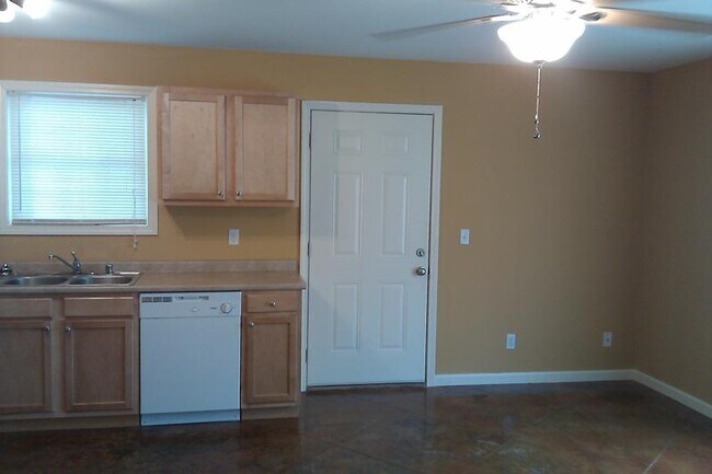 Kitchen area - 221 Woodlawn Ave