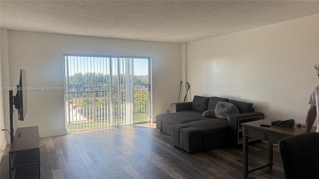 Foto del edificio - 4174 Inverrary Dr