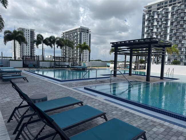 Foto del edificio - 5350 NW 84th Ave