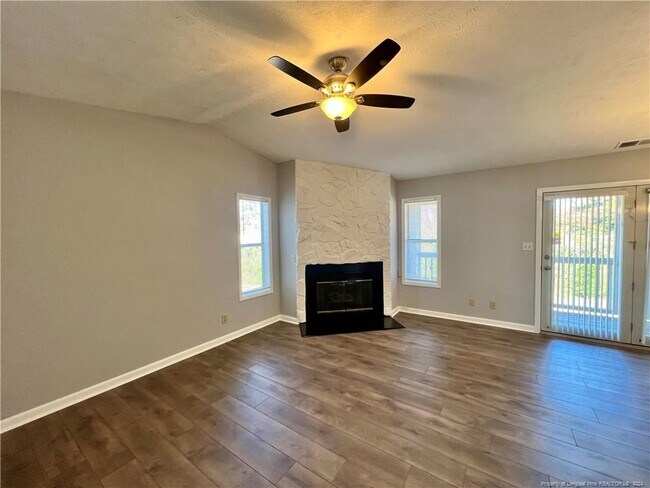 Building Photo - 679 Bartons Landing Pl