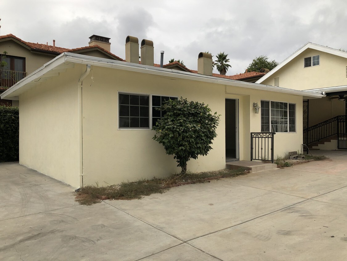 Foto principal - 2426 Oswego St