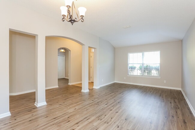 Foto del edificio - 756 Hazelmoor Ln