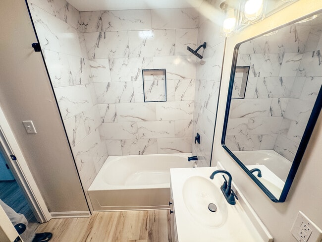 Foto del edificio - 1832 Kermit Ave