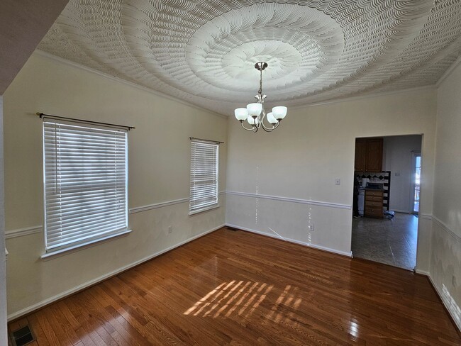 Building Photo - Beautiful Two-Story 4BR/2.5BA Home - Chest...