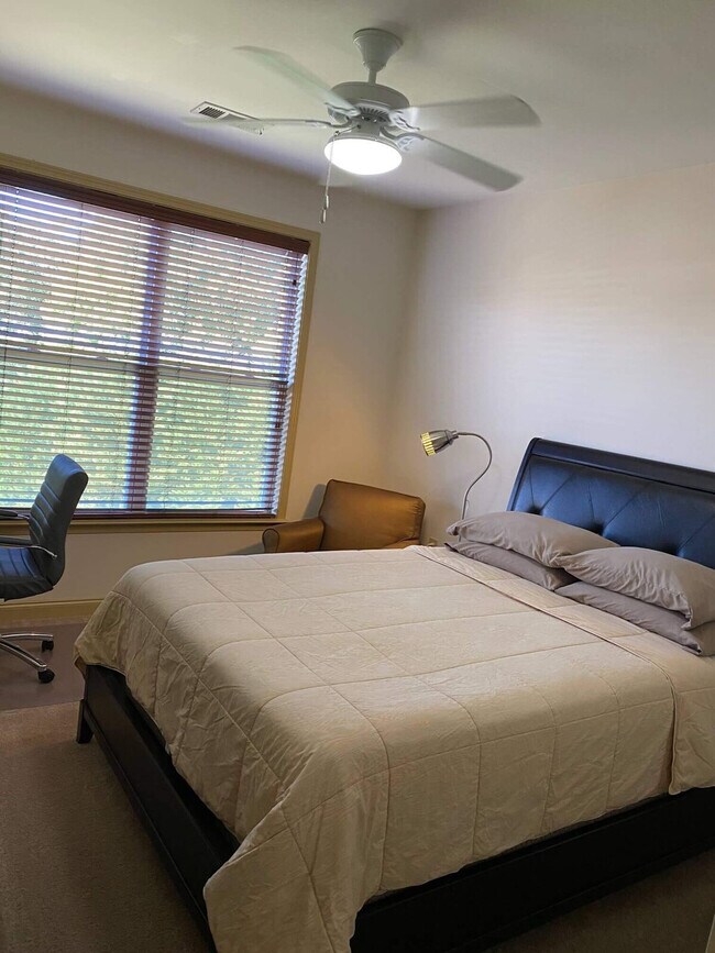 Foto del edificio - 3000 Renaissance Park Pl