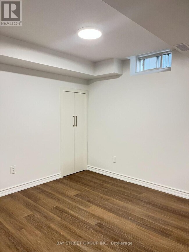 Photo du bâtiment - 27 Macadam Rd