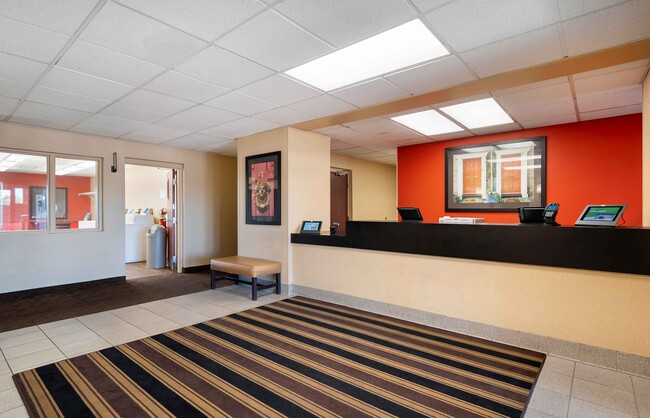 Lobby and Guest Check-in - Furnished Studio - Itasca