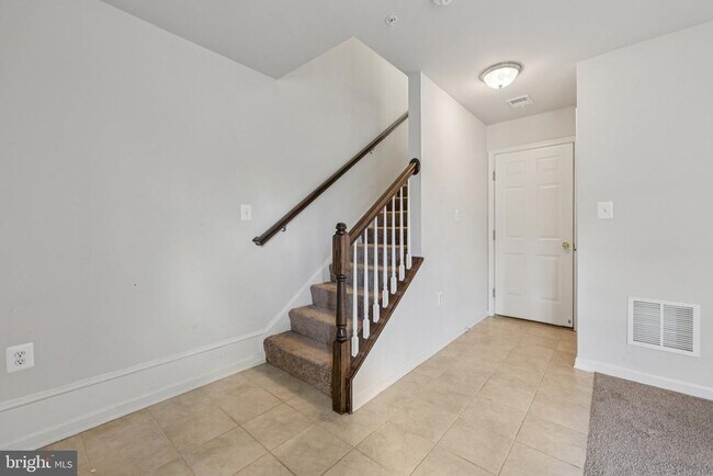 Building Photo - 1613 Wesbourne Dr
