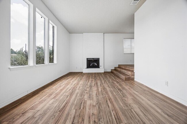 Foto del edificio - 8106 Sonnet Ave
