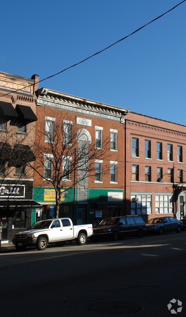 Building Photo - 2021 E Carson St