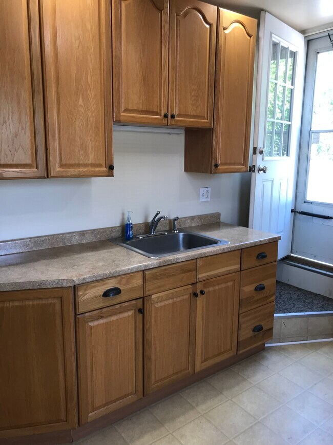 Building Photo - 14 N Wells Ave