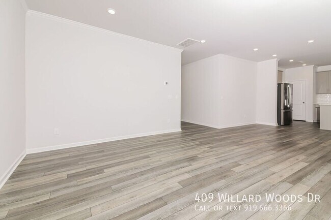 Foto del edificio - 409 Willard Wds Dr