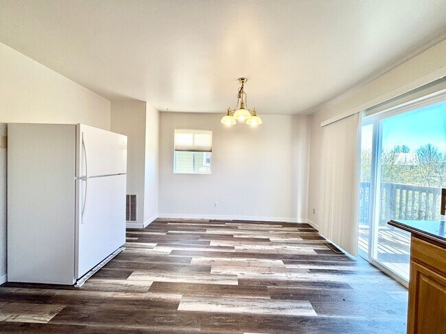 Foto del edificio - 4 Bedroom Townhome in Hawks Ridge