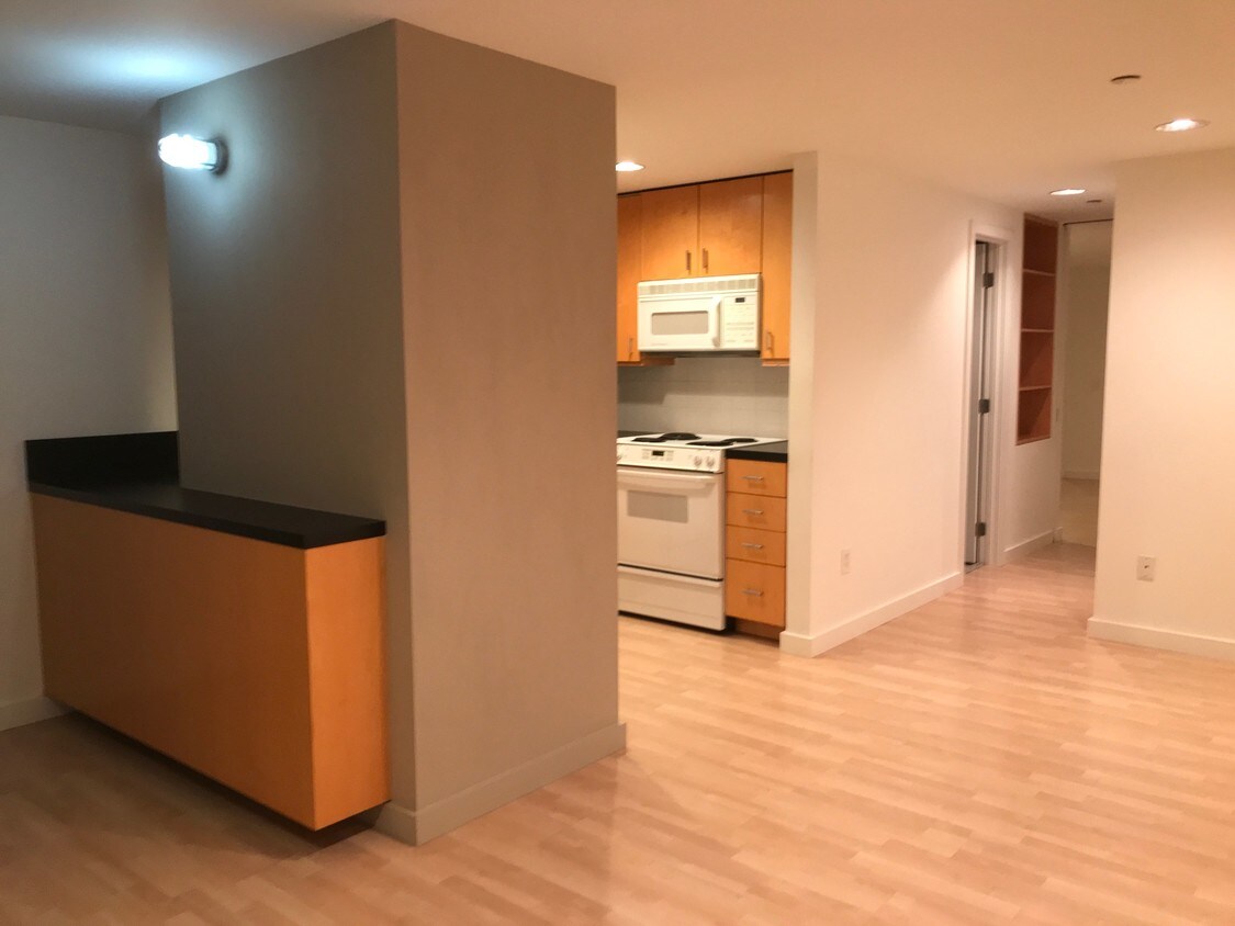 Foto principal - 1918 Calvert St NW