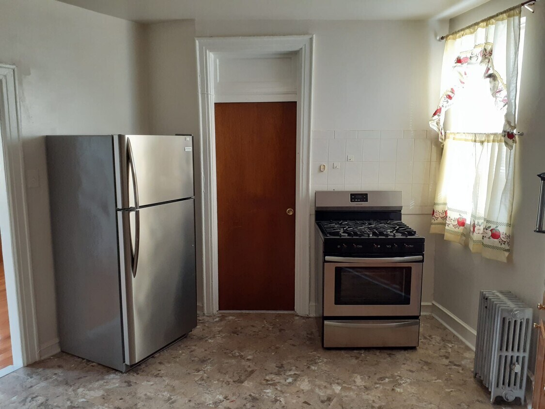 Stainless steel appliances - 617 Euclid Ave