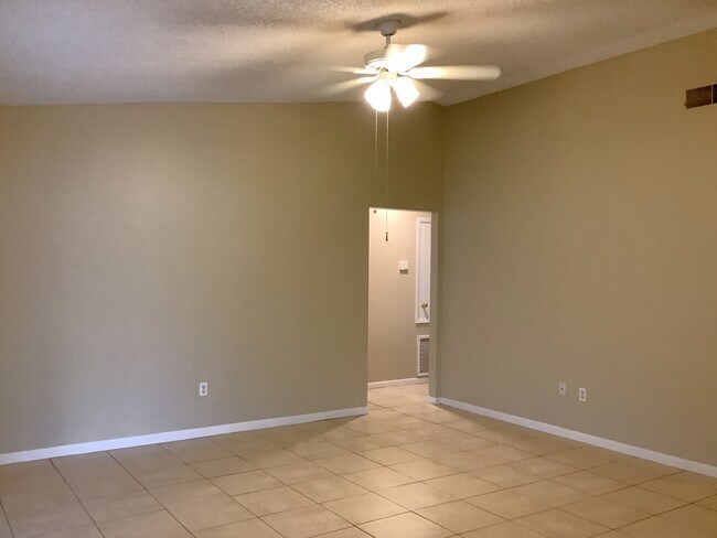 Building Photo - 3034 Annadale Cir
