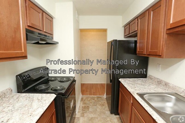 Building Photo - 1760 McCullough Dr