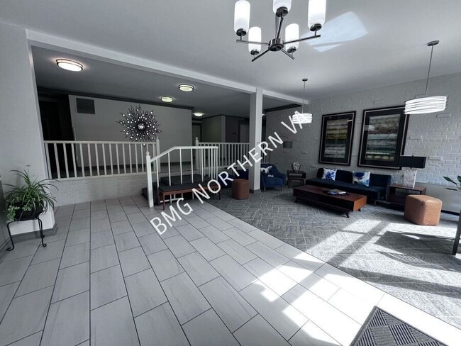 Foto del edificio - 200 N Maple Ave
